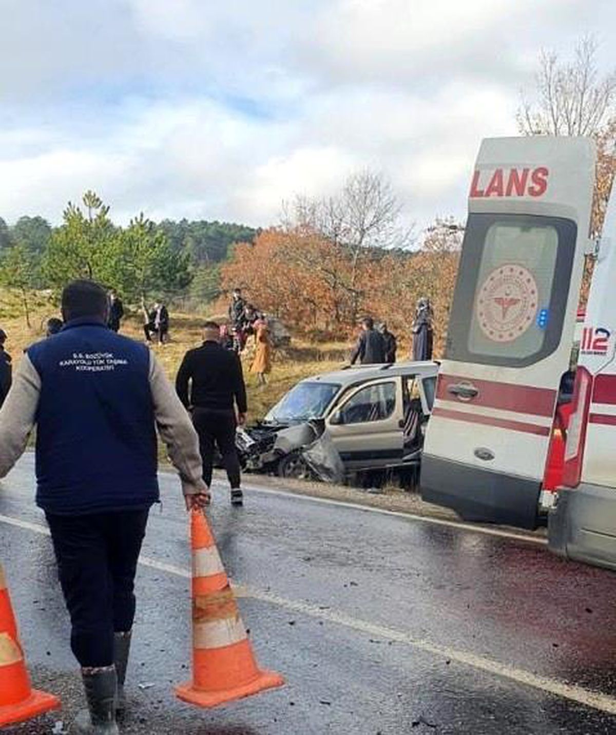Bilecik\'te hafif ticari araçla yolcu midibüsü çarpıştı: 5 yaralı