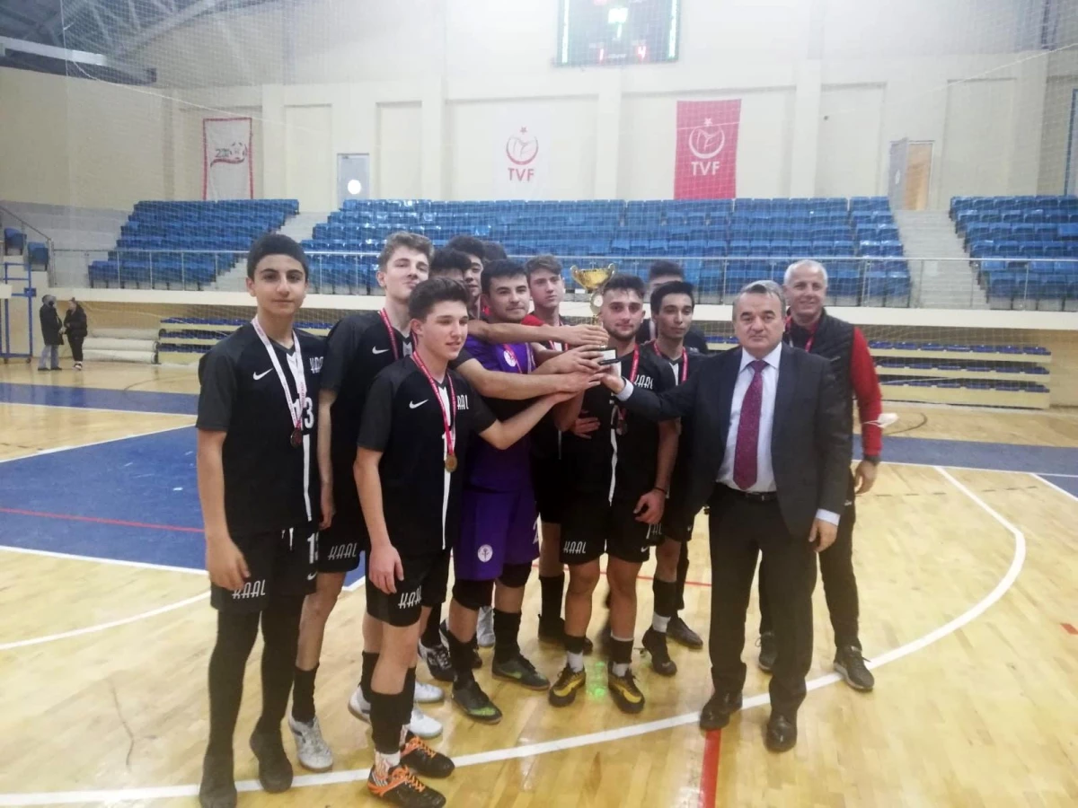 Bozüyük\'te Futsal Şampiyonu Kumral Abdal Anadolu Lisesi oldu