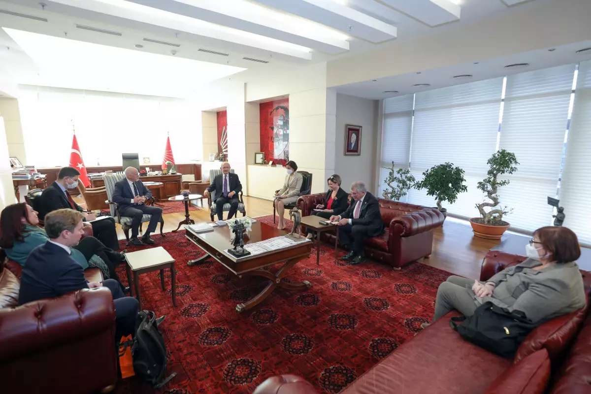 CHP Genel Başkanı Kılıçdaroğlu, Sosyalist Enternasyonel Başkanı Papandreu\'yu kabul etti