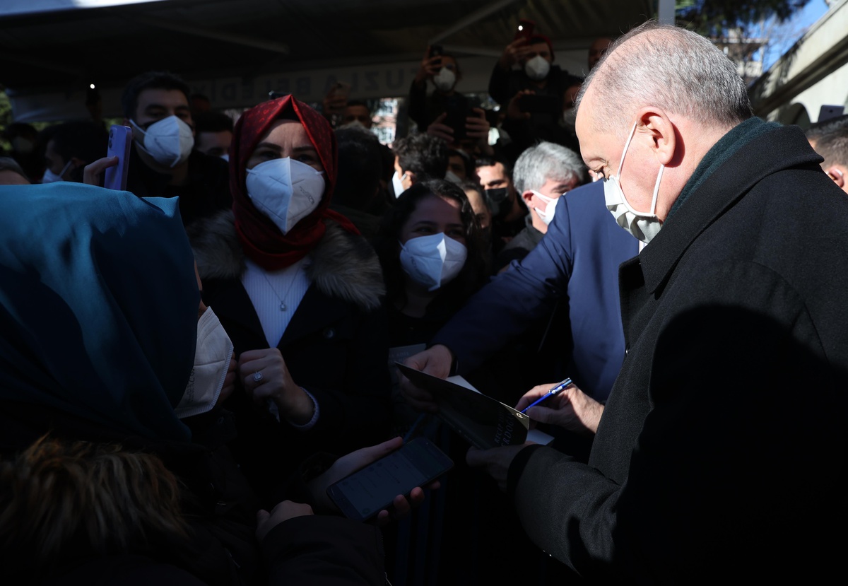 Son dakika gündem: Cumhurbaşkanı Erdoğan cuma namazını İçmeler Merkez Camisi\'nde kıldı