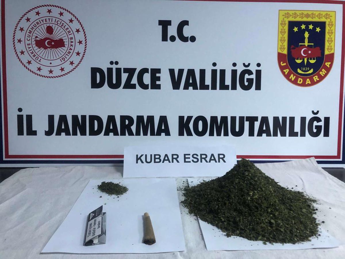Düzce\'de yapılan yol denetiminde uyuşturucu ele geçirildi