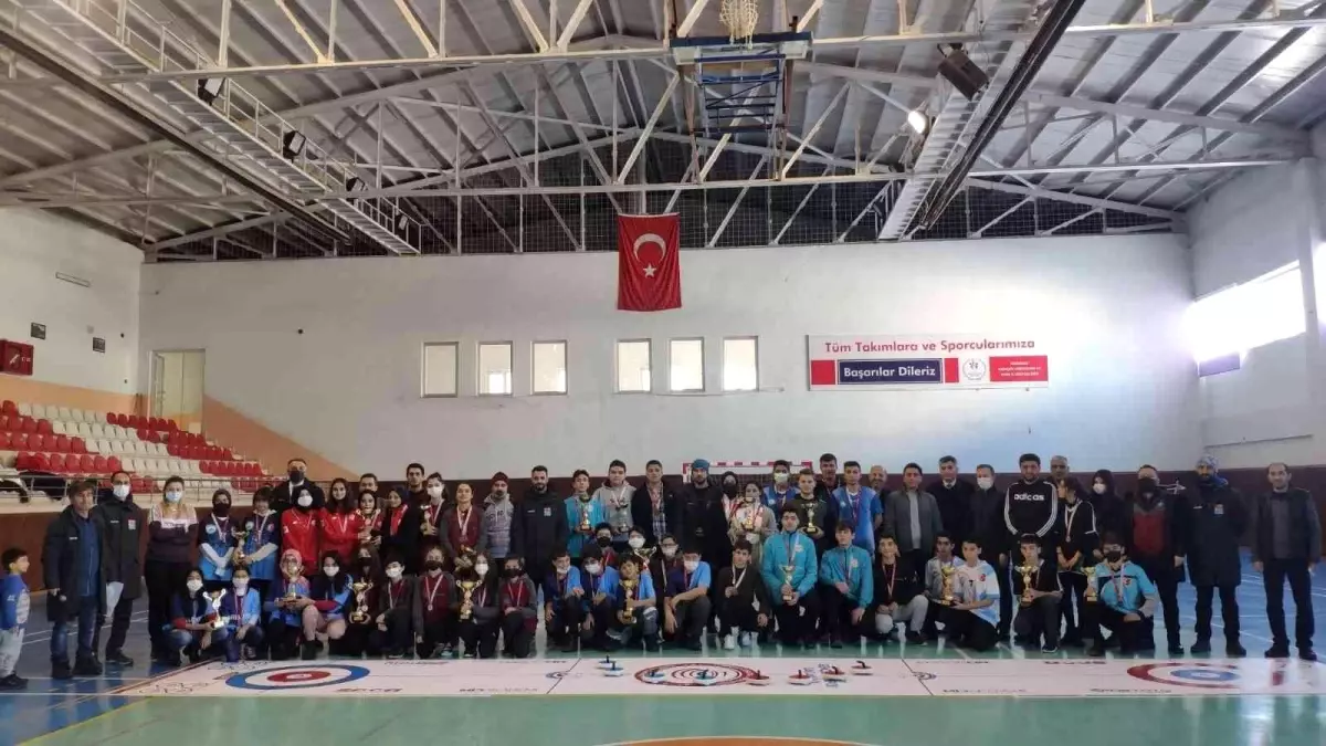 Floor curlingte şampiyonlar belli oldu