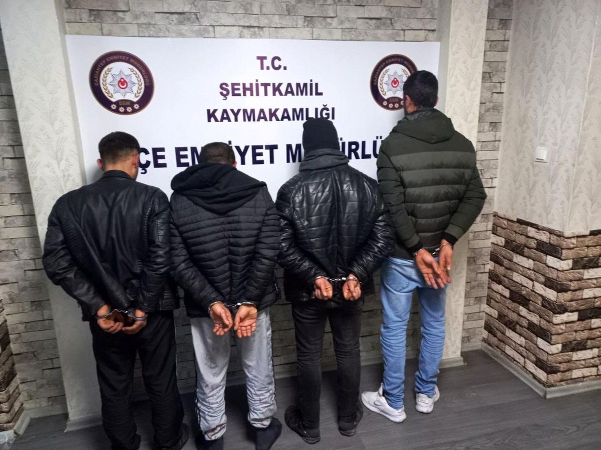 Gaziantep\'te yaklaşık 2 kilo bonzai ele geçirildi