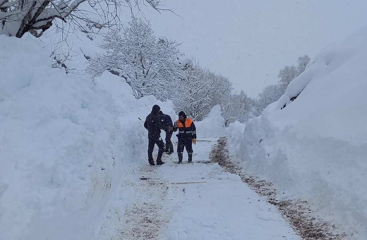 İçme suyu kaynağının üzerine çığ düştü, şehir susuz kaldı