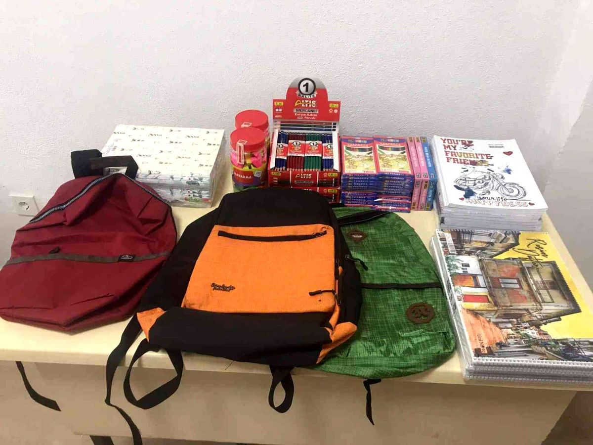 İhtiyaç sahibi öğrencilere kırtasiye yardımı