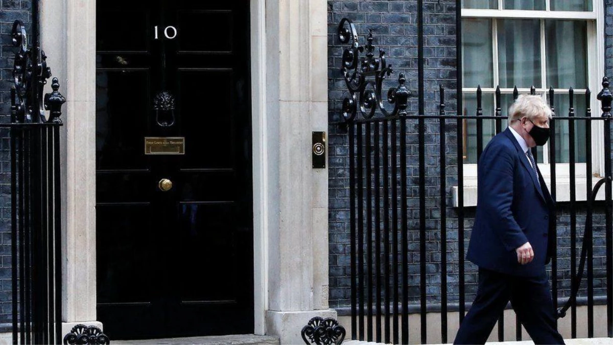 Daily Telegraph: İngiltere\'de Başbakanlık\'ta, koronavirüs kısıtlamaları sürerken ve Kraliçe yastayken iki parti düzenlendi