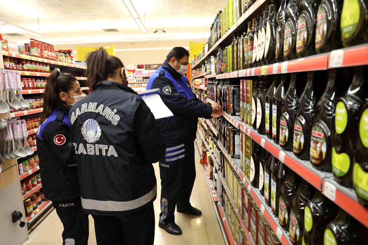 Marmaris Belediyesi zabıta ekiplerinden market denetimi