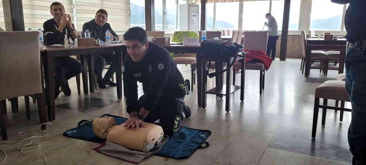 Son dakika... Marmaris trafik polislerine ilk yardım eğitimi verildi