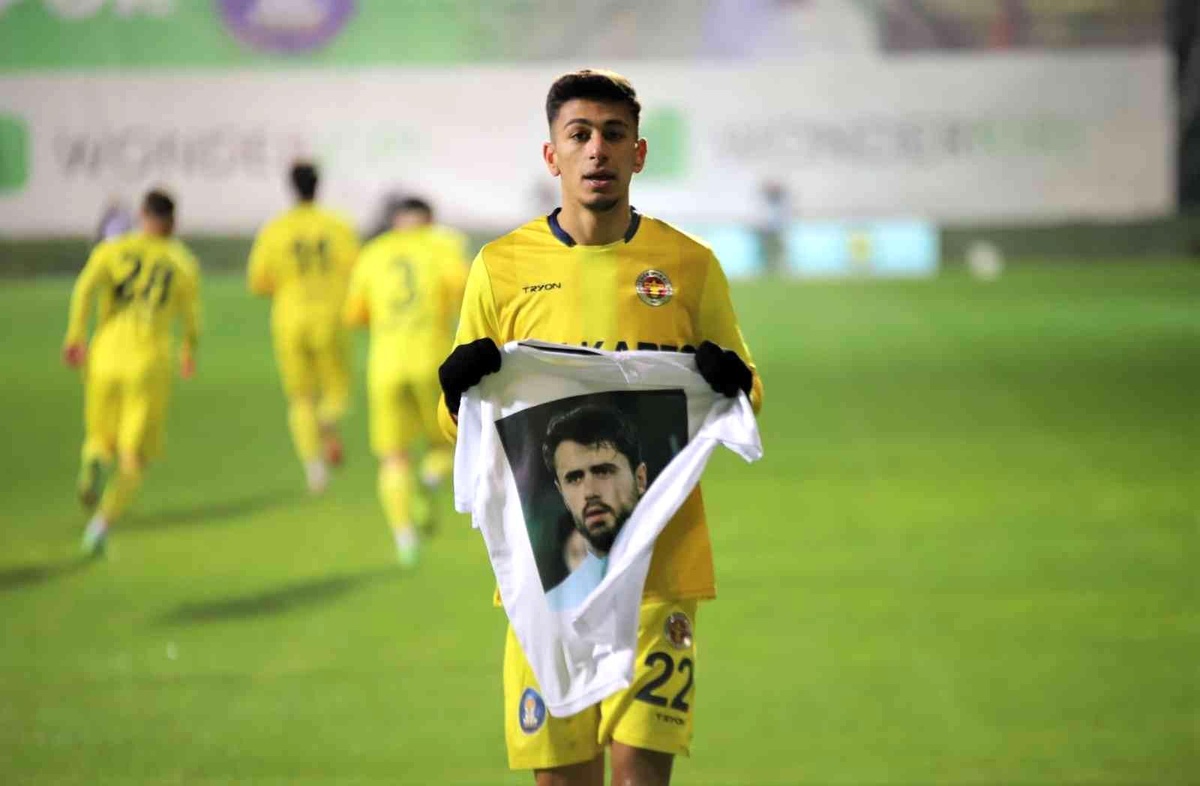 Menemenspor golü attı, Ahmet Çalık\'ı andı