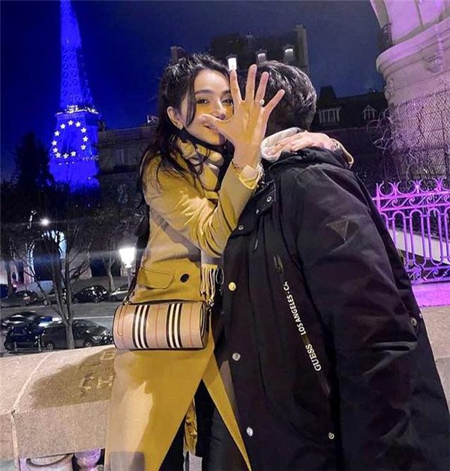 Paris'te romantik evlilik telifi