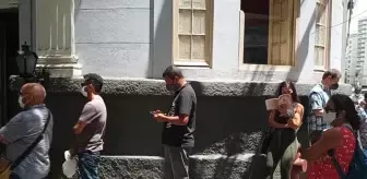 RİO DE JANERİO - Brezilya'da Omicron varyantı endişesi uzun test kuyruklarına neden oldu