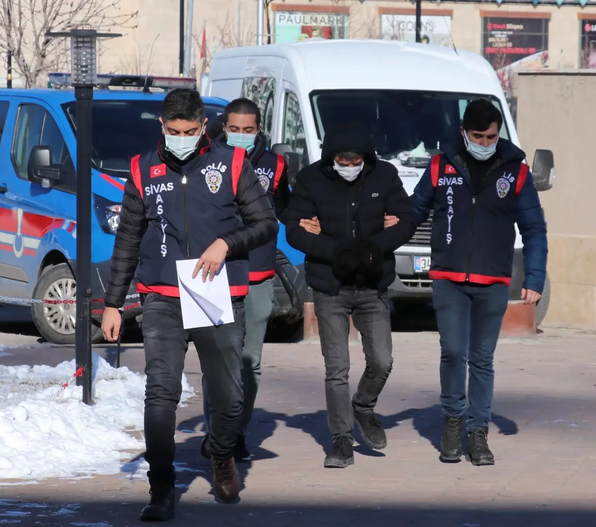 Zimmetine 2,5 milyon dolar geçiren banka müdürü tutuklandı