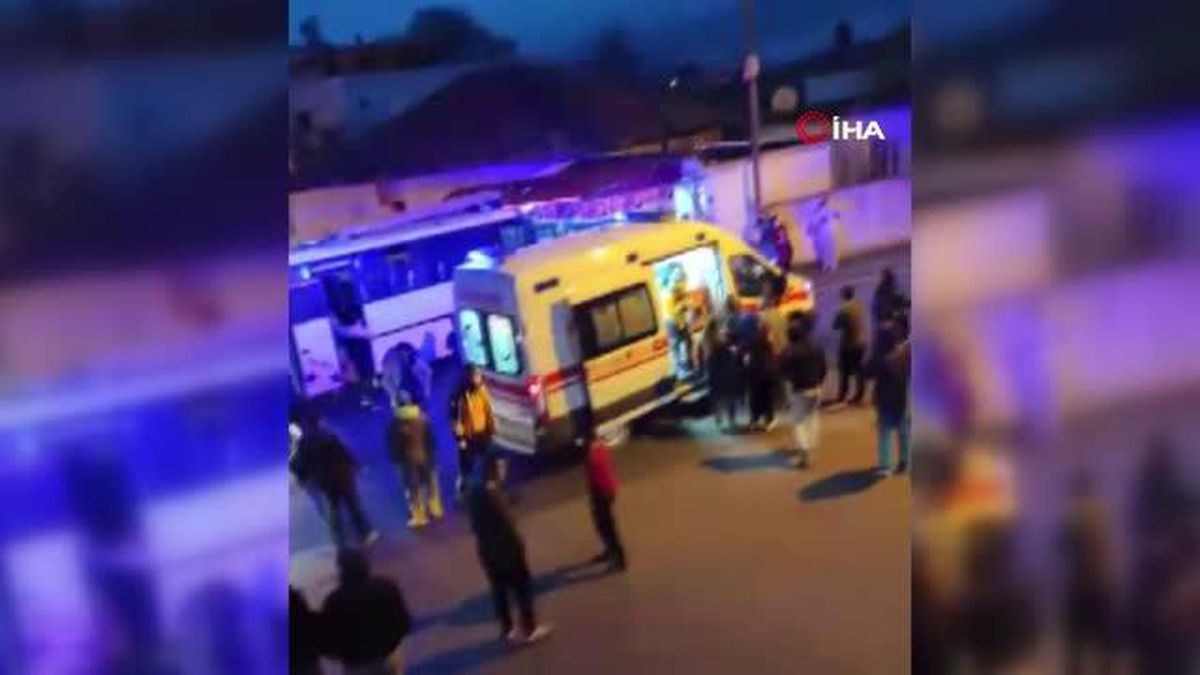 Tarım işçilerini taşıyan midibüs bakkala girdi: 5 yaralı