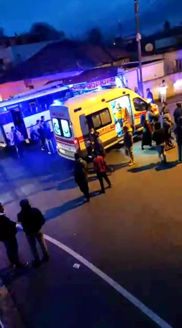 Tarım işçilerini taşıyan midibüs bakkala girdi: 5 yaralı