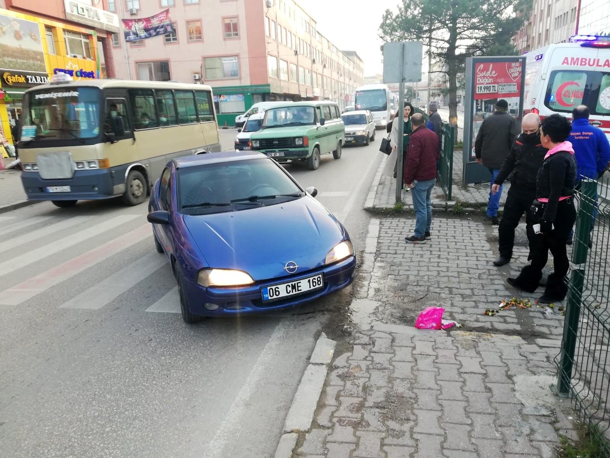 Yaya geçidini kullanırken, otomobil çarptı: 1 yaralı