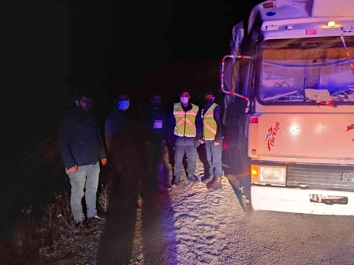Yolunu kaybeden vatandaşların yardımına jandarma yetişti