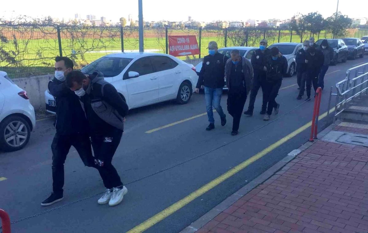 Adana\'da yabancı uyruklu 5 DEAŞ\'lı adliyeye sevk edildi