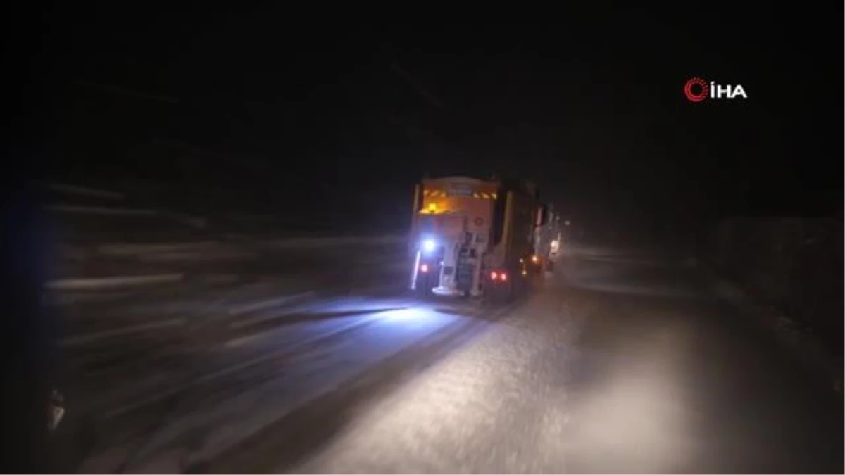 Bayburt\'un yüksek kesimlerinde etkili olan kar ve tipi ulaşımı olumsuz etkiliyor