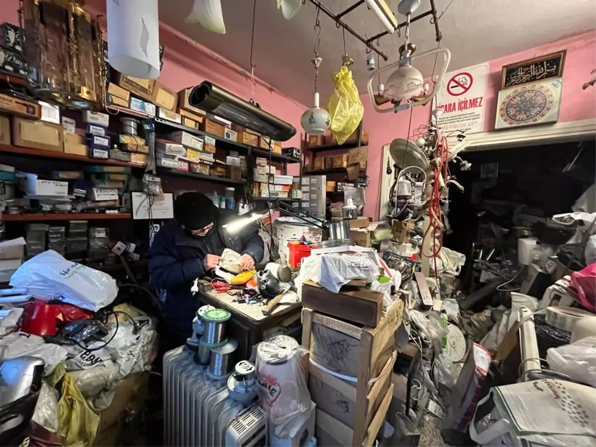 Bu dükkanı 55 yılın birikimi dolduruyor
