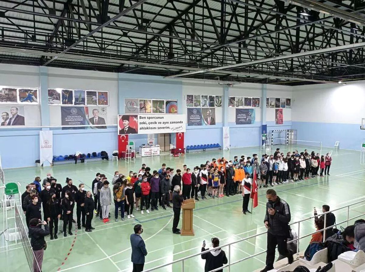 Didim\'de badminton turnuvası start aldı