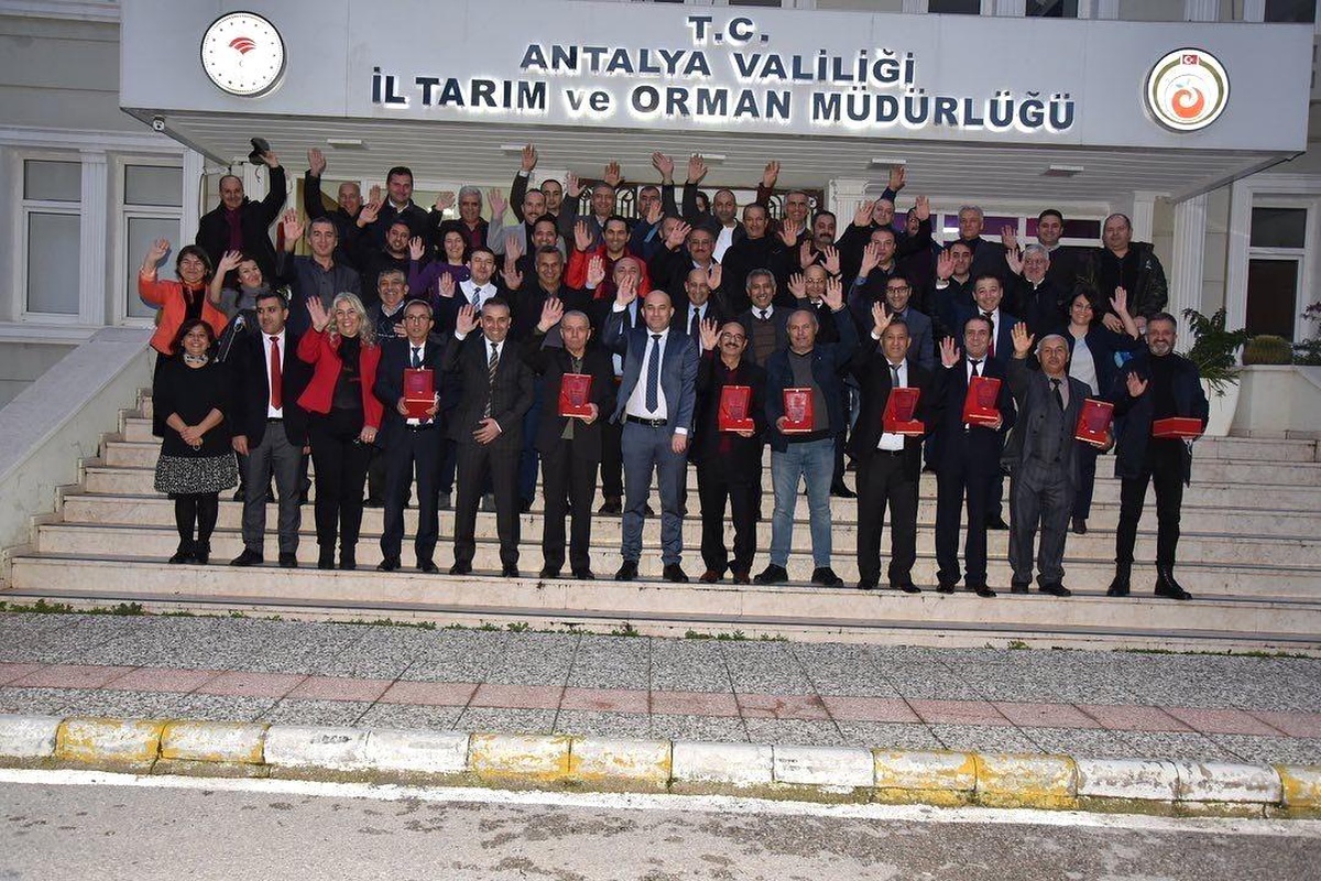 Emekliye ayrılan İl Tarım ve Orman Müdürlüğü personeline vefa plaketi
