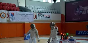 Eskrimde mücadeleler nefes kesti