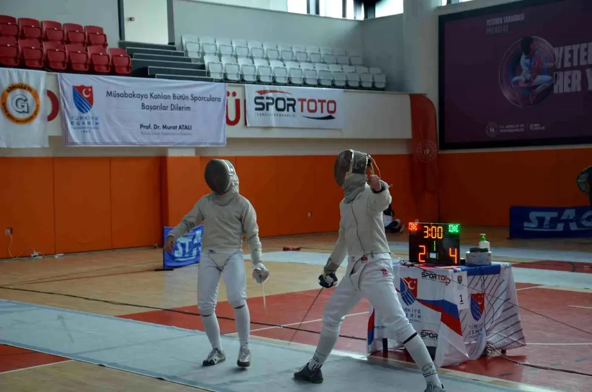 Eskrimde mücadeleler nefes kesti