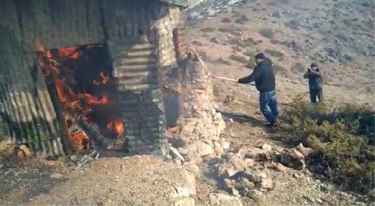 Kaçak av için yapılan kulübe yakılarak imha edildi