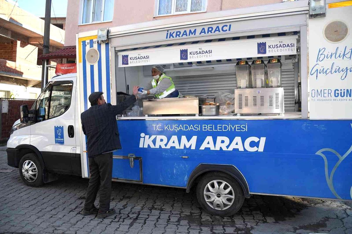 Kuşadası Belediyesi\'nin sıcak çorba ikramı Kirazlı sakinlerinin içini ısıttı