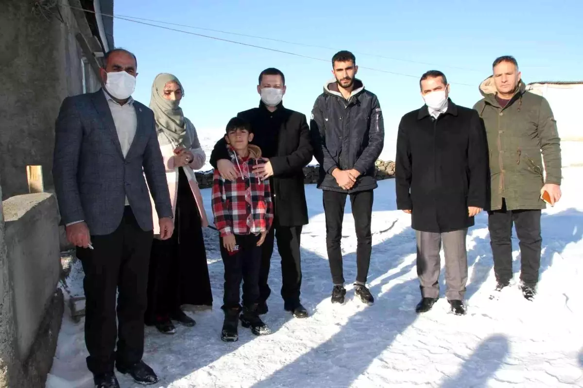 Malazgirt Kaymakamı Demirer, ev ziyaretlerini sürdürüyor