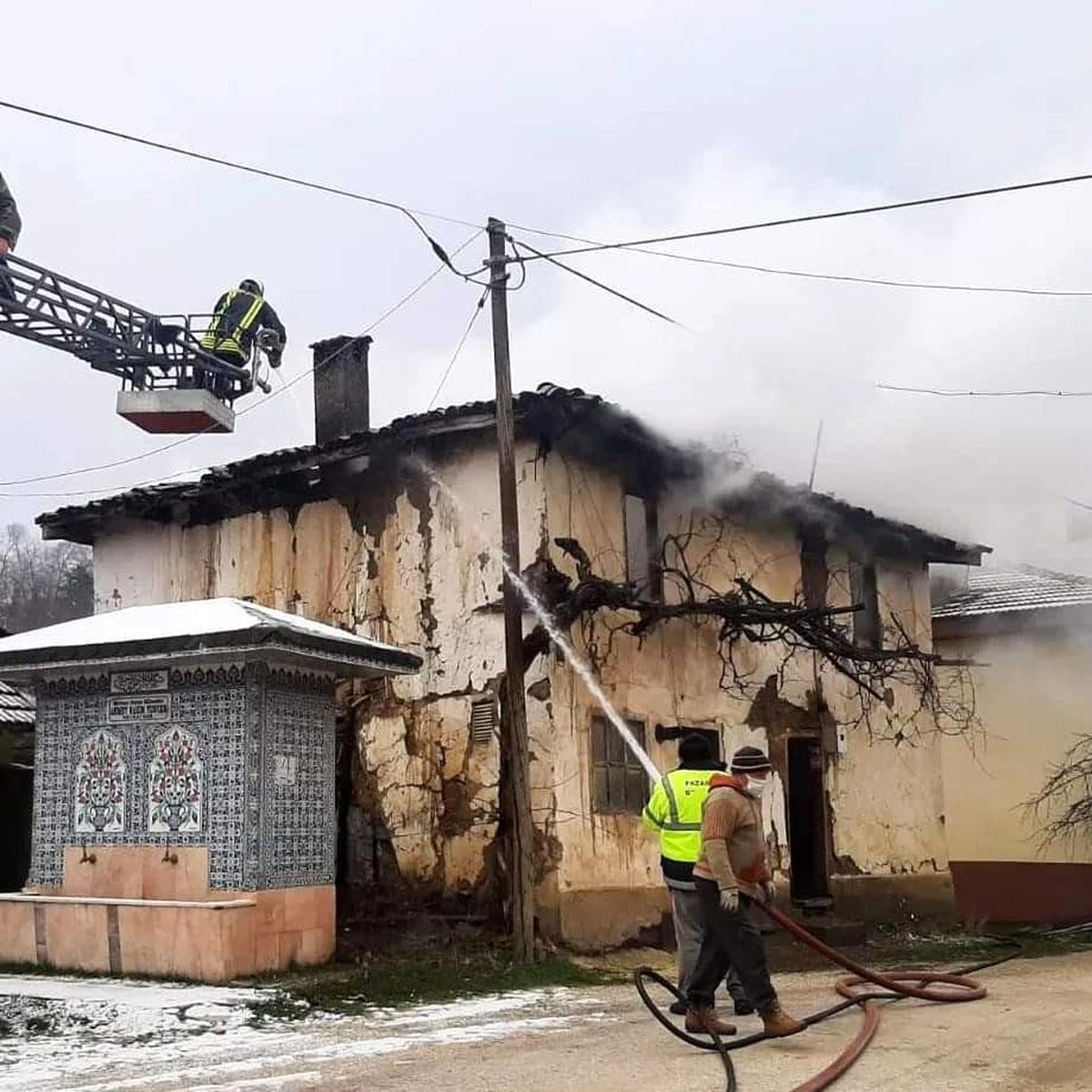 Son dakika haberi! Metruk binada çıkan yangın kısa sürede söndürüldü