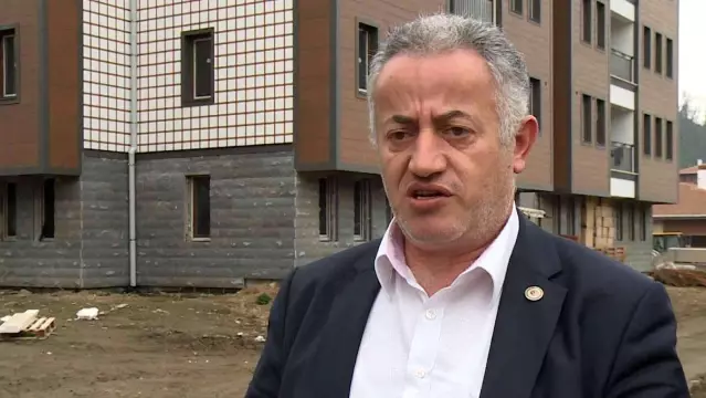 Rize&#39;de deniz suyundan kaynaklı korozyon nedeniyle yıkılan binaların yerine hak sahiplerine yeni binalar yapılıyor - Son Dakika Ekonomi