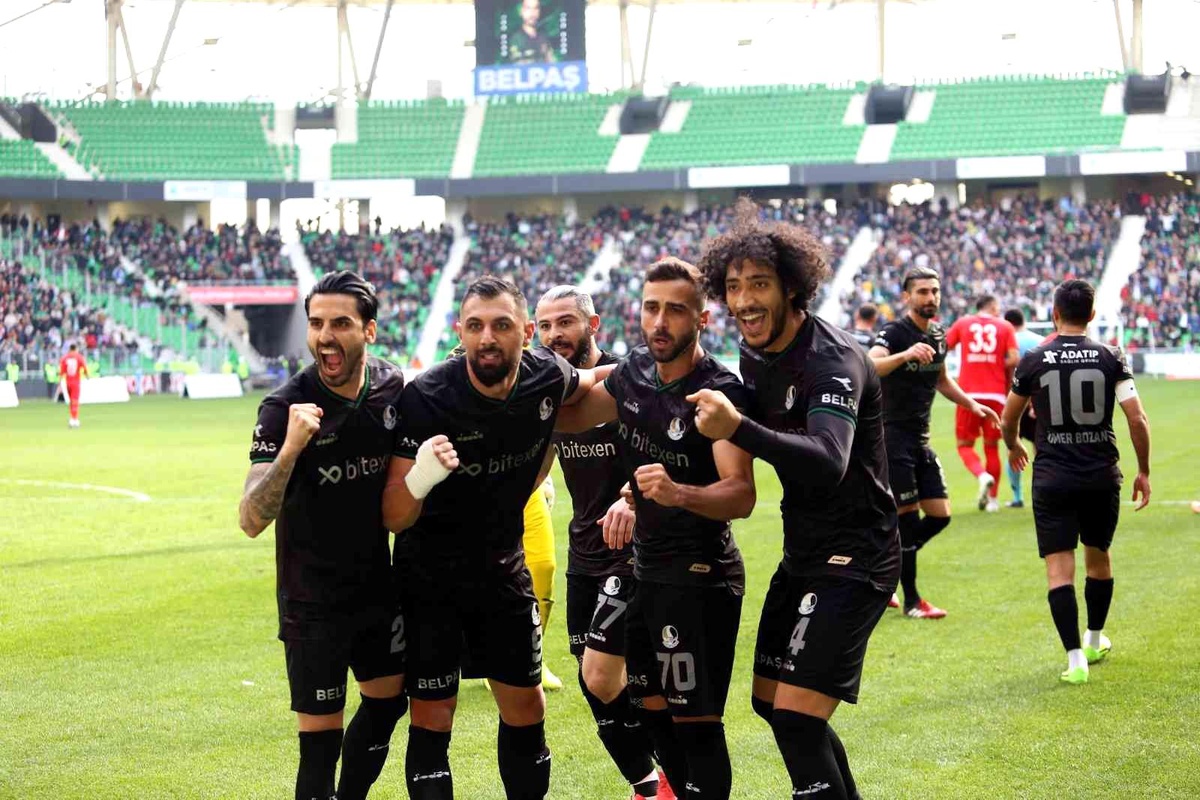 Sakaryaspor, 45 puanla liderliğini koruyor