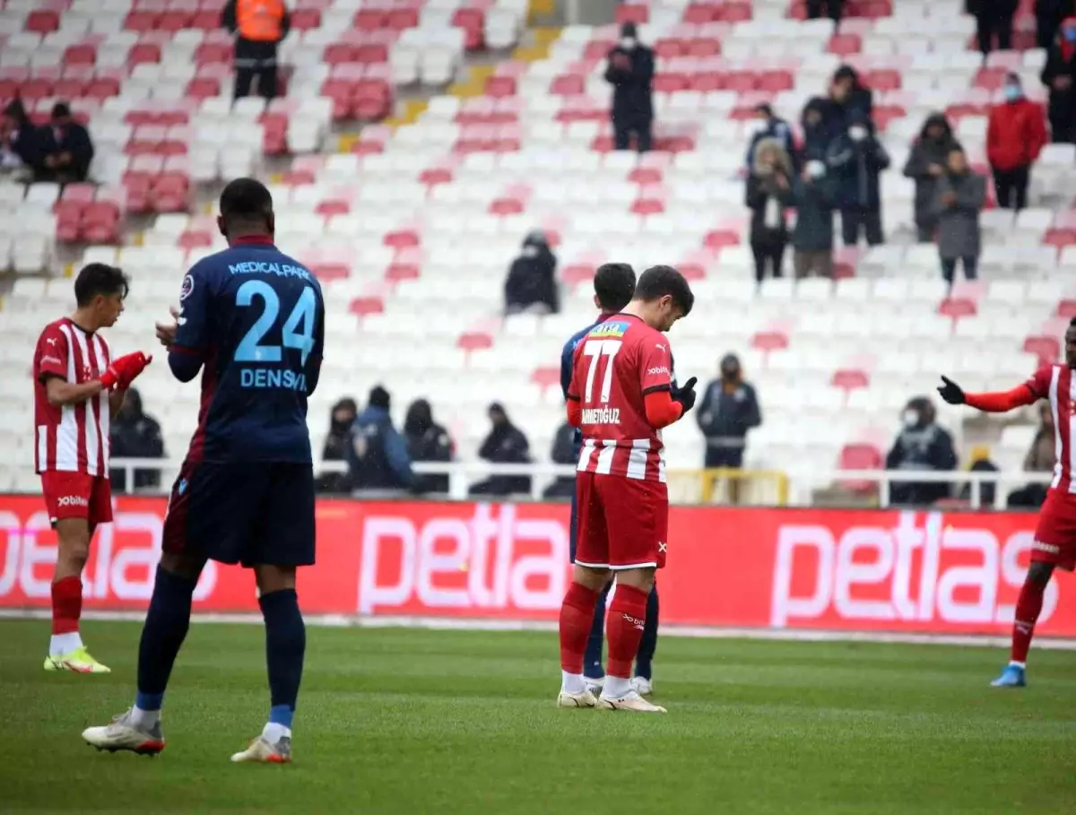 Sivasspor-Trabzonspor maçında Ahmet Çalık anıldı