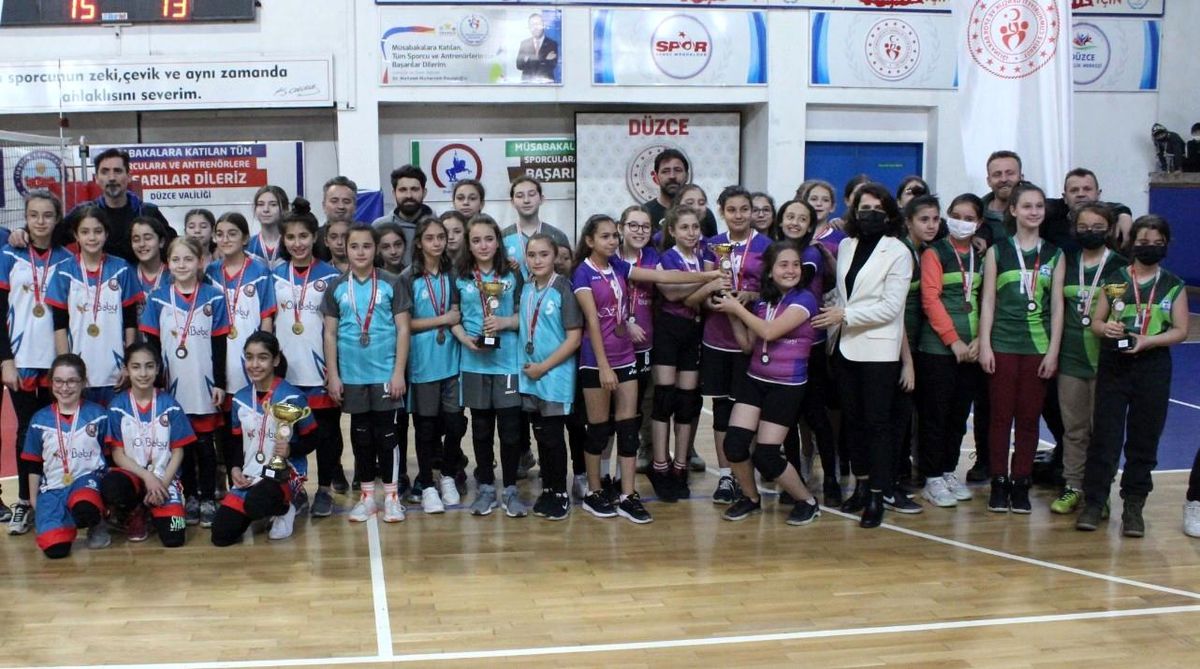 TOKİ Mehmet Akif Ersoy voleybolda şampiyon oldu