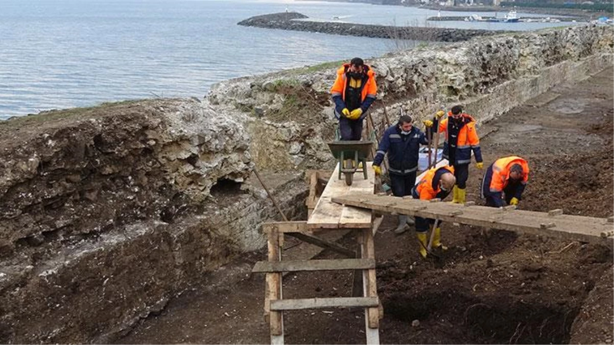 Trabzon\'da kazı yapan Türk arkeologları heyecanlandıran olay! Kazmalarına, kafatası olmayan iskelet takıldı