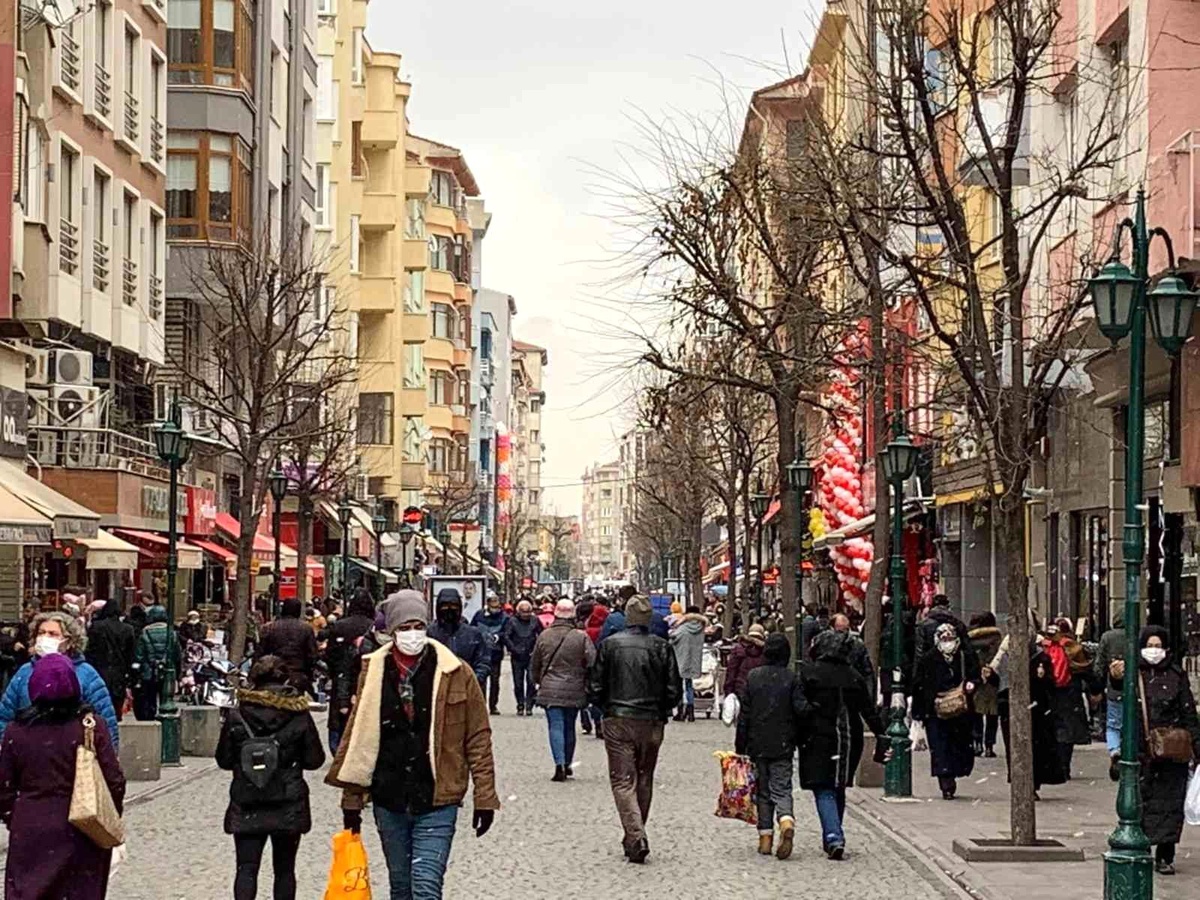 Vatandaşlar soğuk hava ve artan vakalara aldırış etmedi