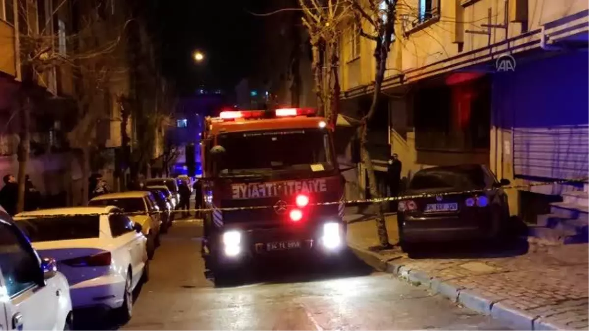 Son dakika... Çatırdama sesleri nedeniyle boşaltılan binada yangın çıktığı anlaşıldı