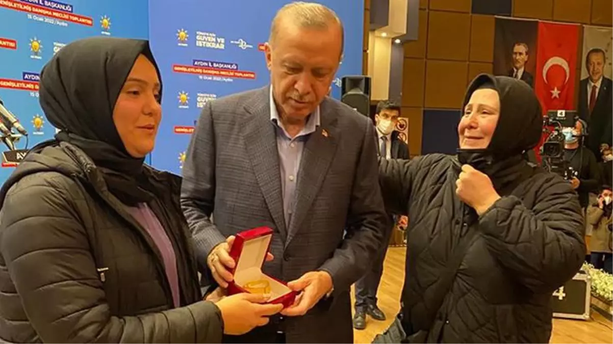 Cumhurbaşkanı Erdoğan, doğum günü olduğunu öğrendiği öğrenciye altın bilezik hediye etti