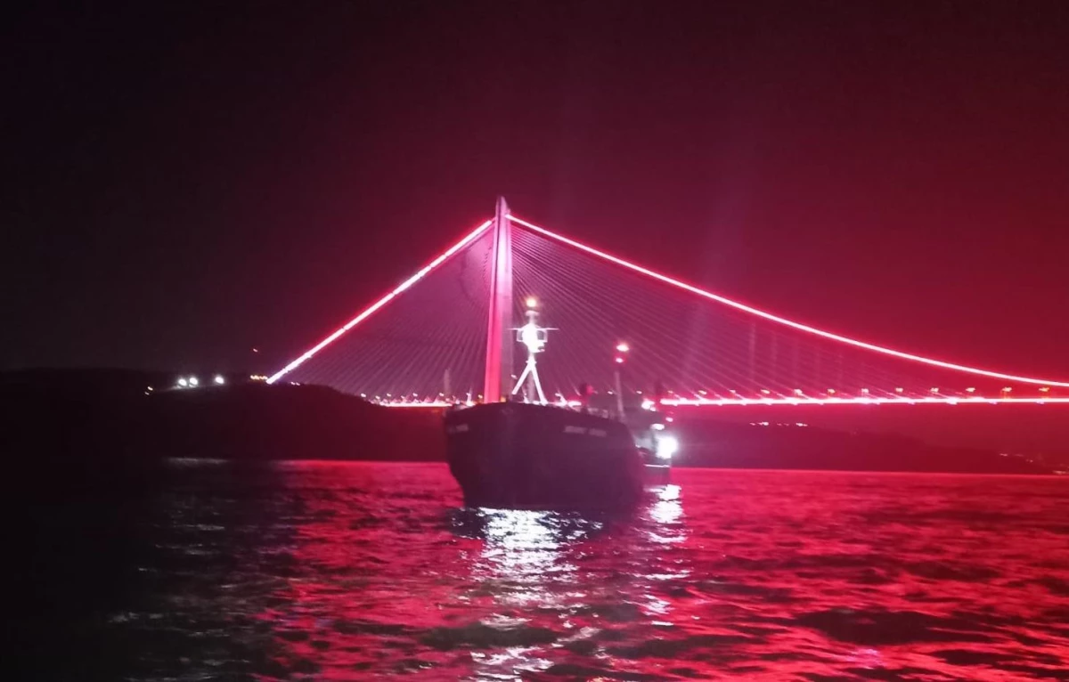 İstanbul Boğazı\'nda gemi trafiği çift yönlü askıya alındı