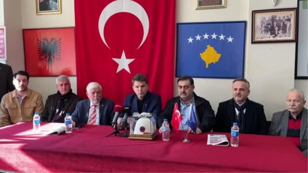Son dakika haber: İzmir\'deki Kosovalılardan, Kosova Meclisinin "referandum" kararına destek