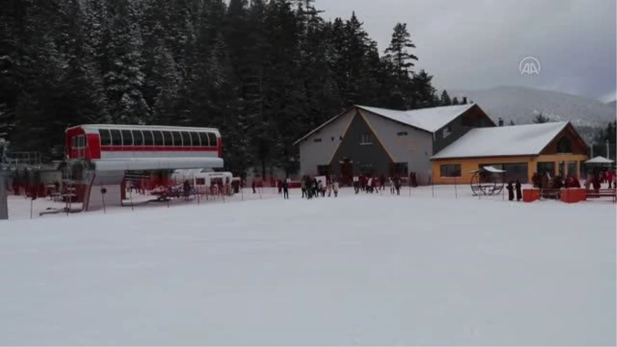 Yıldıztepe Kayak Merkezi\'nde hafta sonu yoğunluğu yaşandı