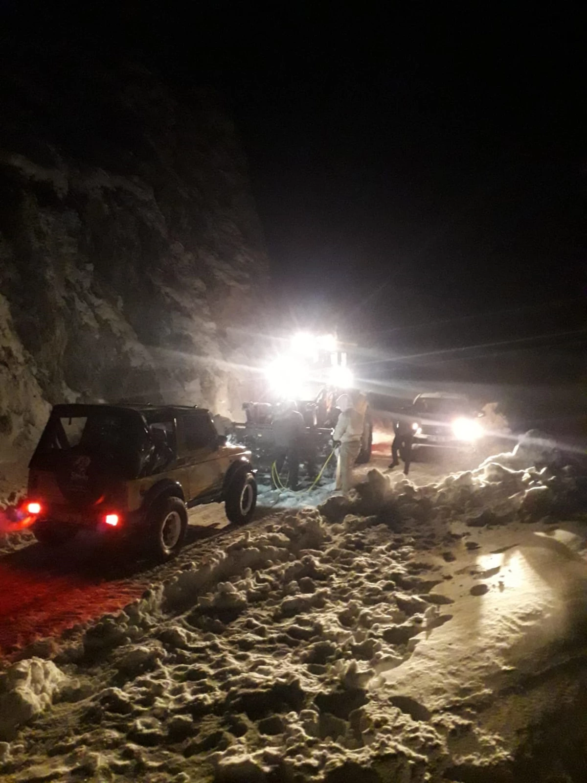 Alanya\'da kar nedeniyle yayla yolunda mahsur kalan 41 kişi kurtarıldı