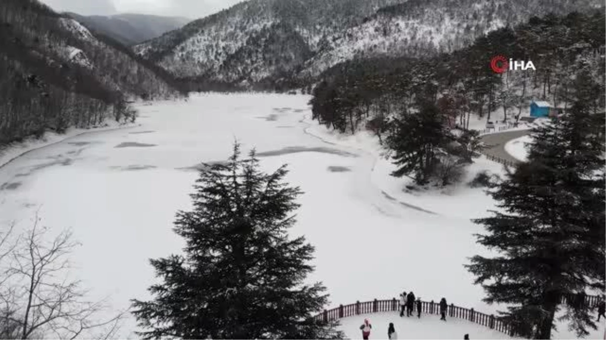 Son dakika haberi: Amasya\'daki turizm cenneti Boraboy Gölü\'nün yüzeyi buz tuttu