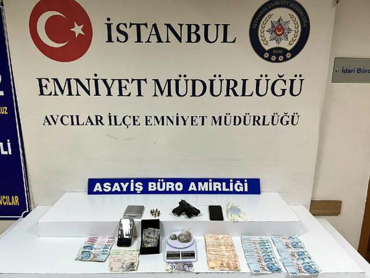 Son dakika haberleri... Avcılar\'da polisin baskınını fark eden şüpheli uyuşturucuyu klozete döküp sifonu çekti