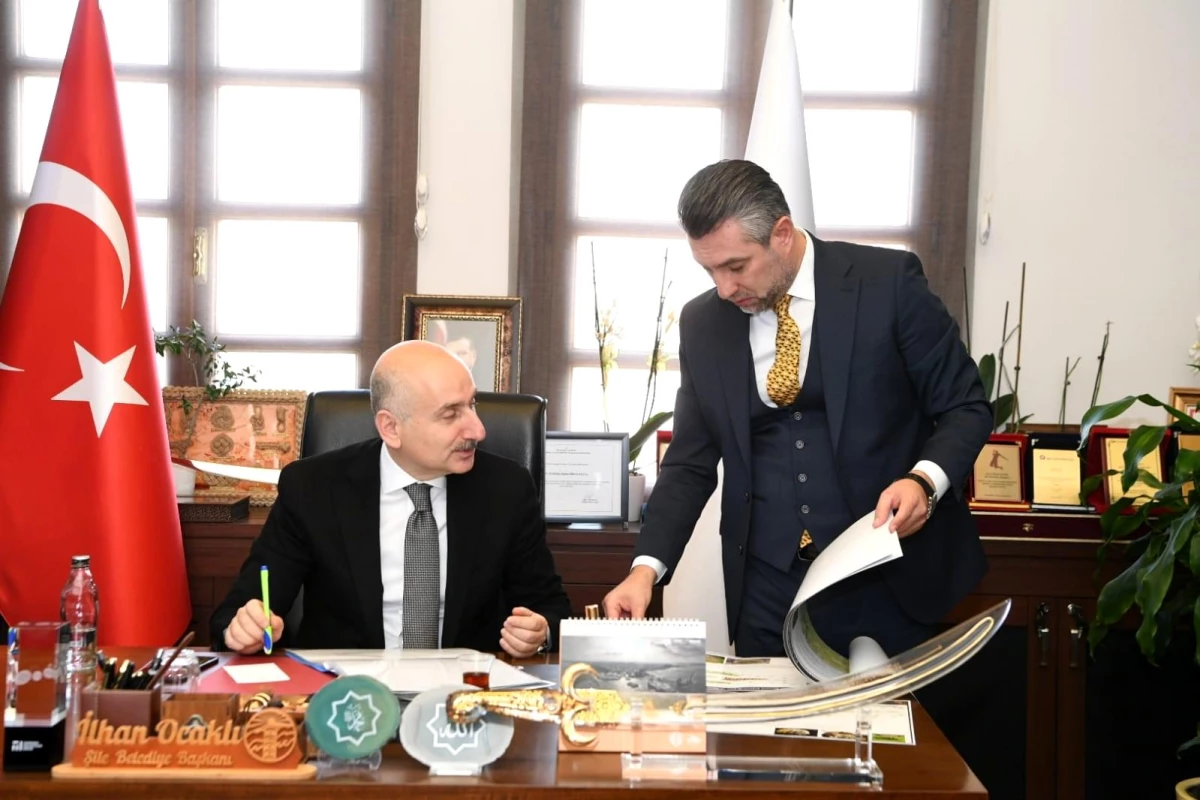 Son dakika: Bakan Adil Karaismailoğlu, Başkan Ocaklı\'yı makamında ziyaret etti