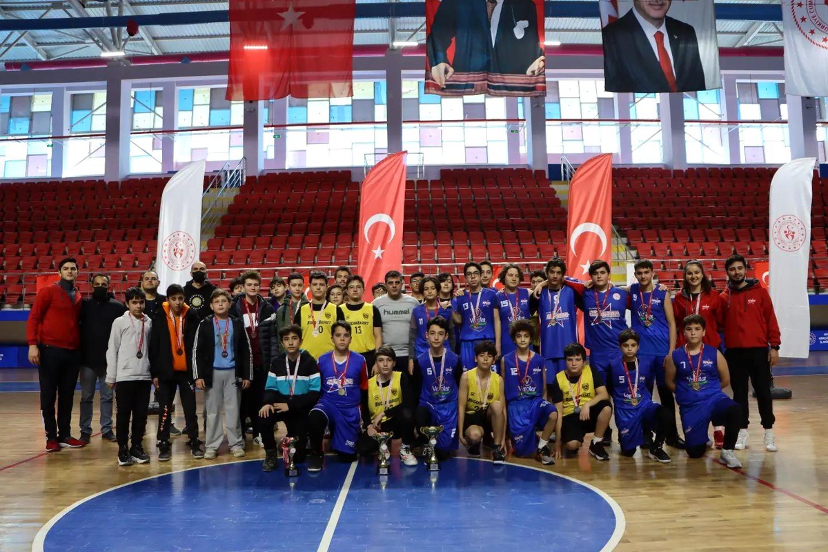 Basketbol Yerel Liglerinde şampiyonlar belli oldu