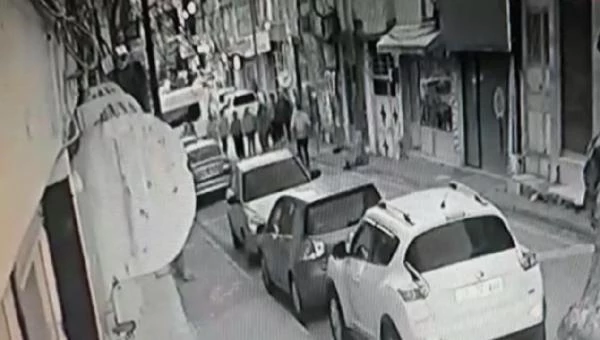 Sokakta karşılaştığı 2 çocuğunun annesini, gözünü kırpmadan öldürdü