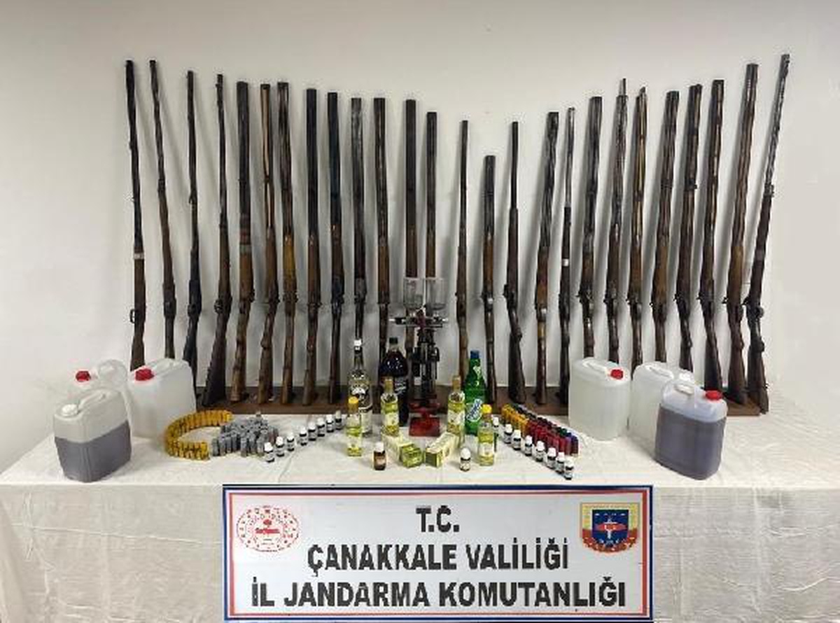 Çanakkale\'de 26 tüfek ve sahte içki ele geçirildi