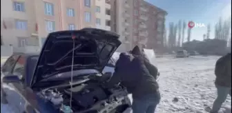 Erzurum'da donan araçlar çalıştırılamadı